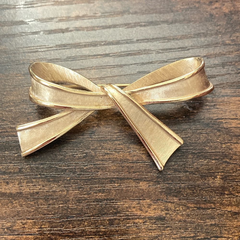 Gold Tone Bow Brooch Pin